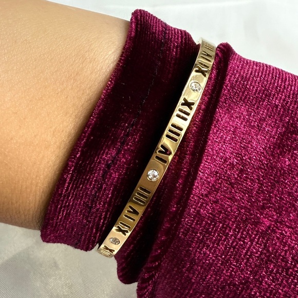 Best bracelet
Stainless steel
Luxury
Roman Numeral Bracelet - Picture 3 of 13